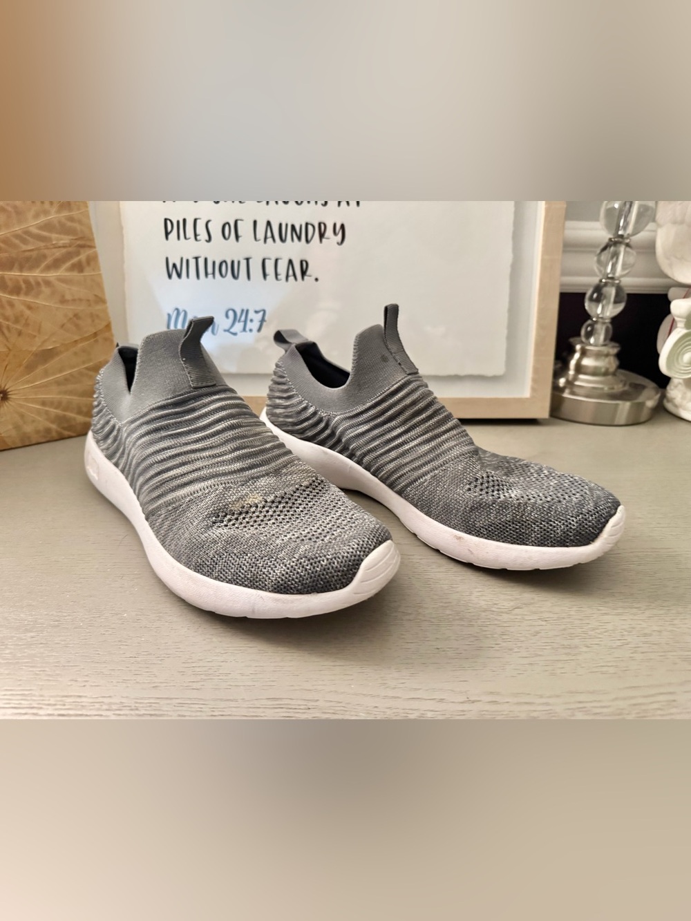 Levi’s Women’s Gray Knit Slip On Sneakers Size 8